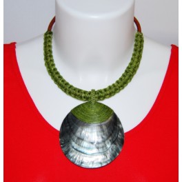 Collier Ethnique en Nacre et Tressage Vert