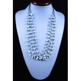 Collier de pierres de Howlite