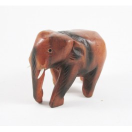 Eléphant trompe baissée sculpté en bois de Suar 9x10