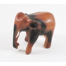 Eléphant trompe baissée sculpté en bois de Suar 10x12