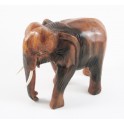Eléphant trompe baissée sculpté en bois de Suar 16x17
